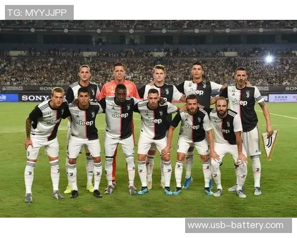 横屏足球明星壁纸精选展现球场风采与激情瞬间的视觉盛宴